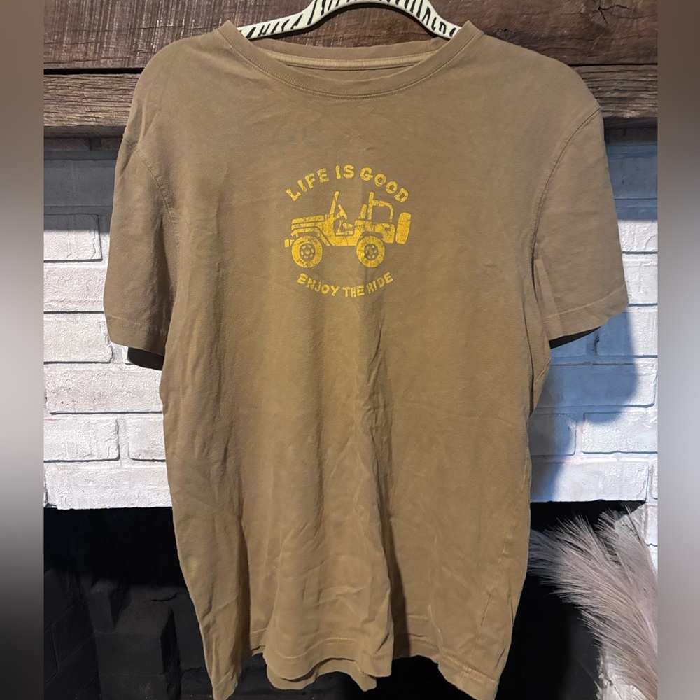 Life Is Good Men's Tan T-Shirt with Yellow Graphic